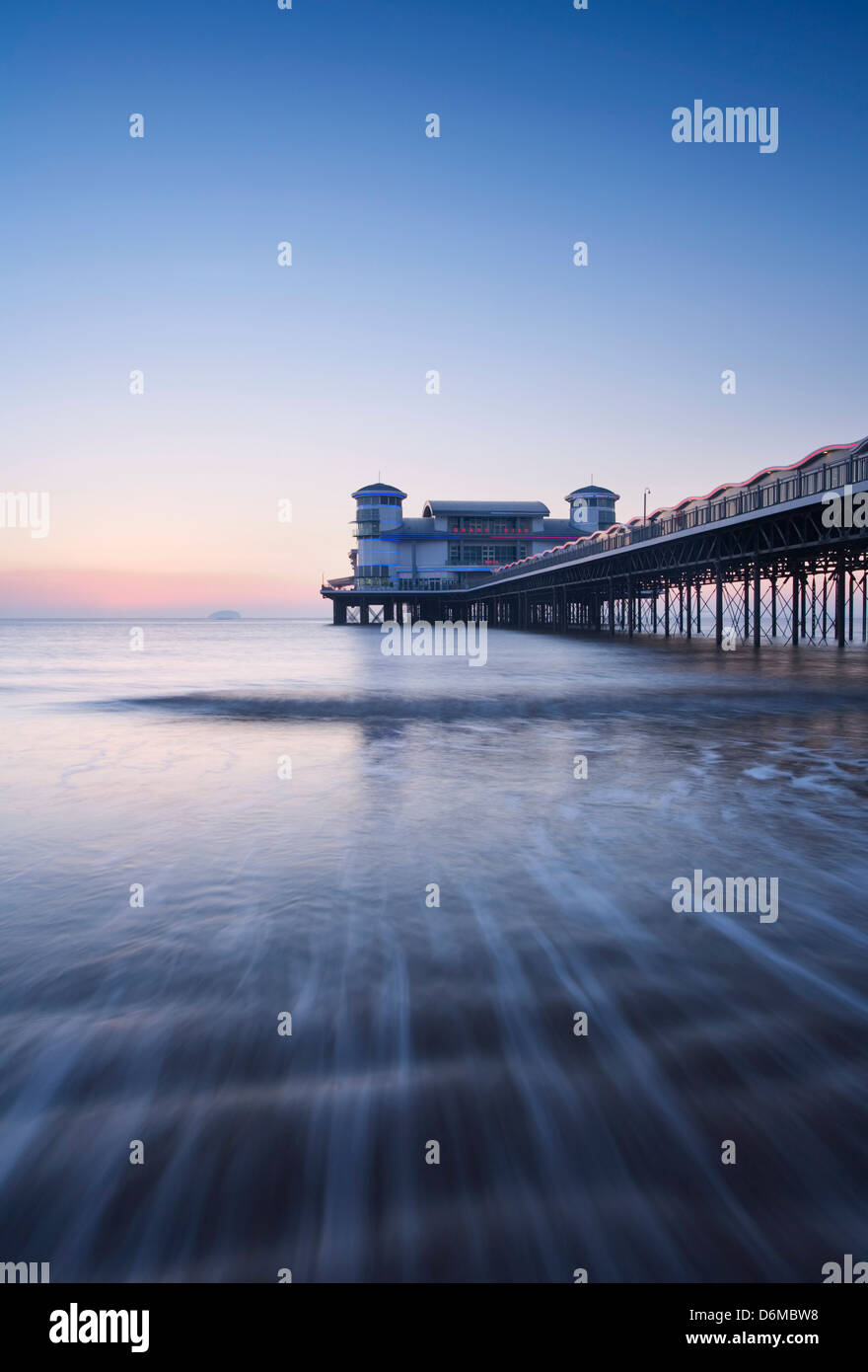 Il nuovo Grand Pier a Weston-super-Mare, ricostruito e aperto nel 2010 dopo l'incendio del 2008. Somerset. In Inghilterra. Regno Unito. Foto Stock