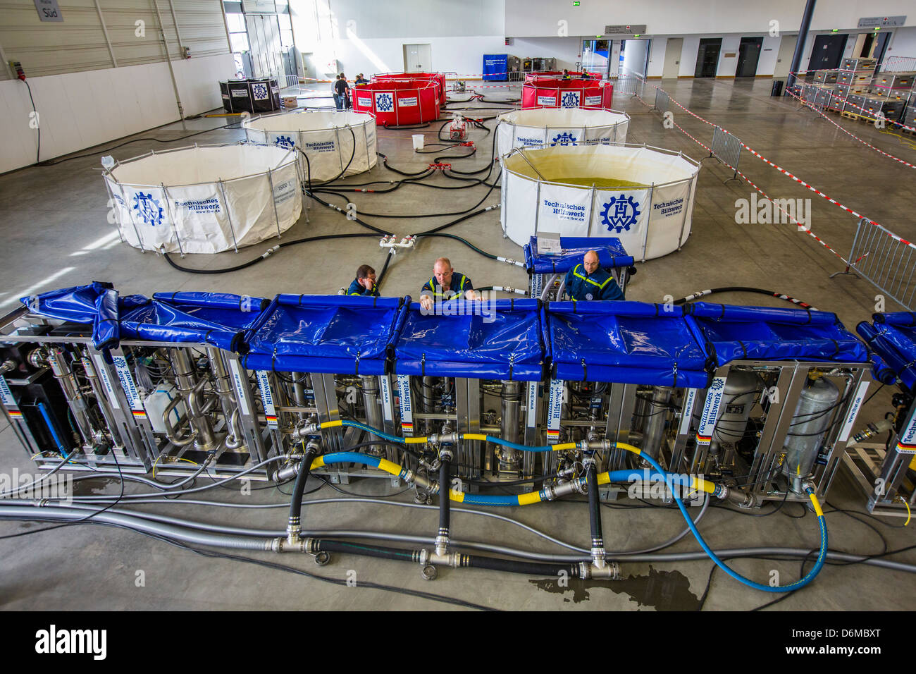 Mobil acqua potabile impianto di trattamento.Mobile sistema di approvvigionamento di acqua in caso di disastro. Produce 15000 l acqua potabile. Foto Stock