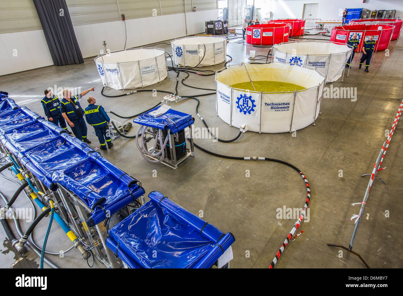 Mobil acqua potabile impianto di trattamento.Mobile sistema di approvvigionamento di acqua in caso di disastro. Produce 15000 l acqua potabile. Foto Stock