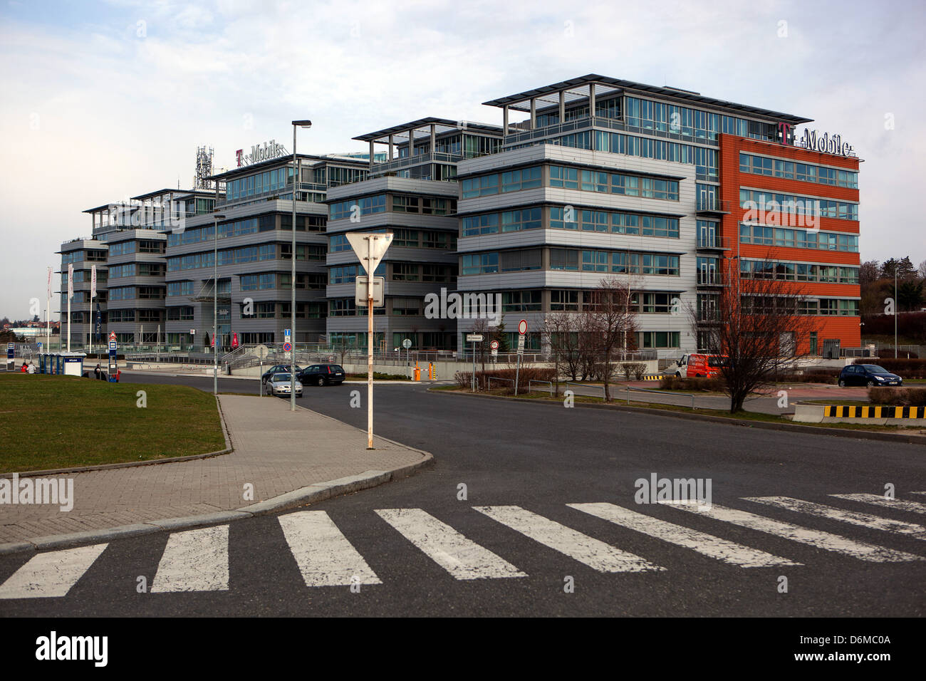 La sede centrale della società T Mobile, logo, Praga Repubblica Ceca Foto Stock