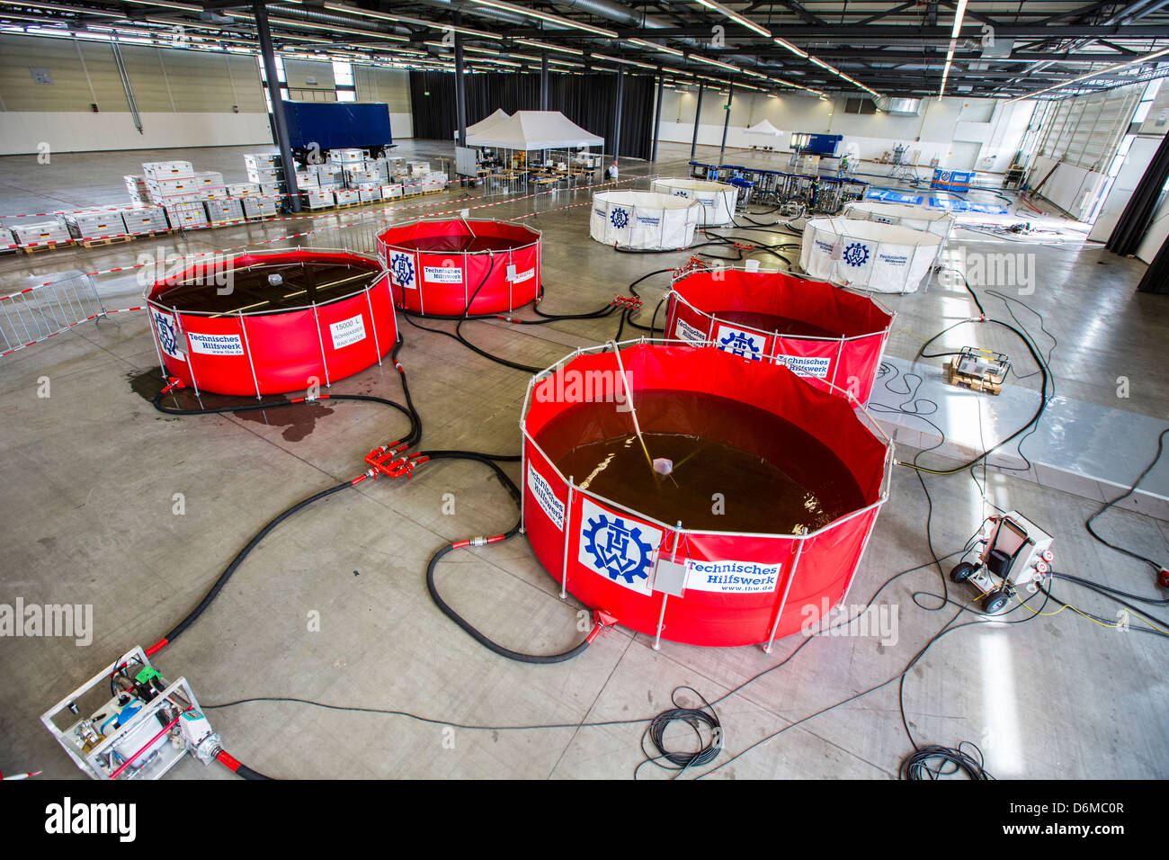 Mobil acqua potabile impianto di trattamento.Mobile sistema di approvvigionamento di acqua in caso di disastro. Produce 15000 l acqua potabile. Foto Stock