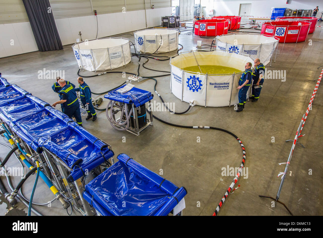 Mobil acqua potabile impianto di trattamento.Mobile sistema di approvvigionamento di acqua in caso di disastro. Produce 15000 l acqua potabile. Foto Stock