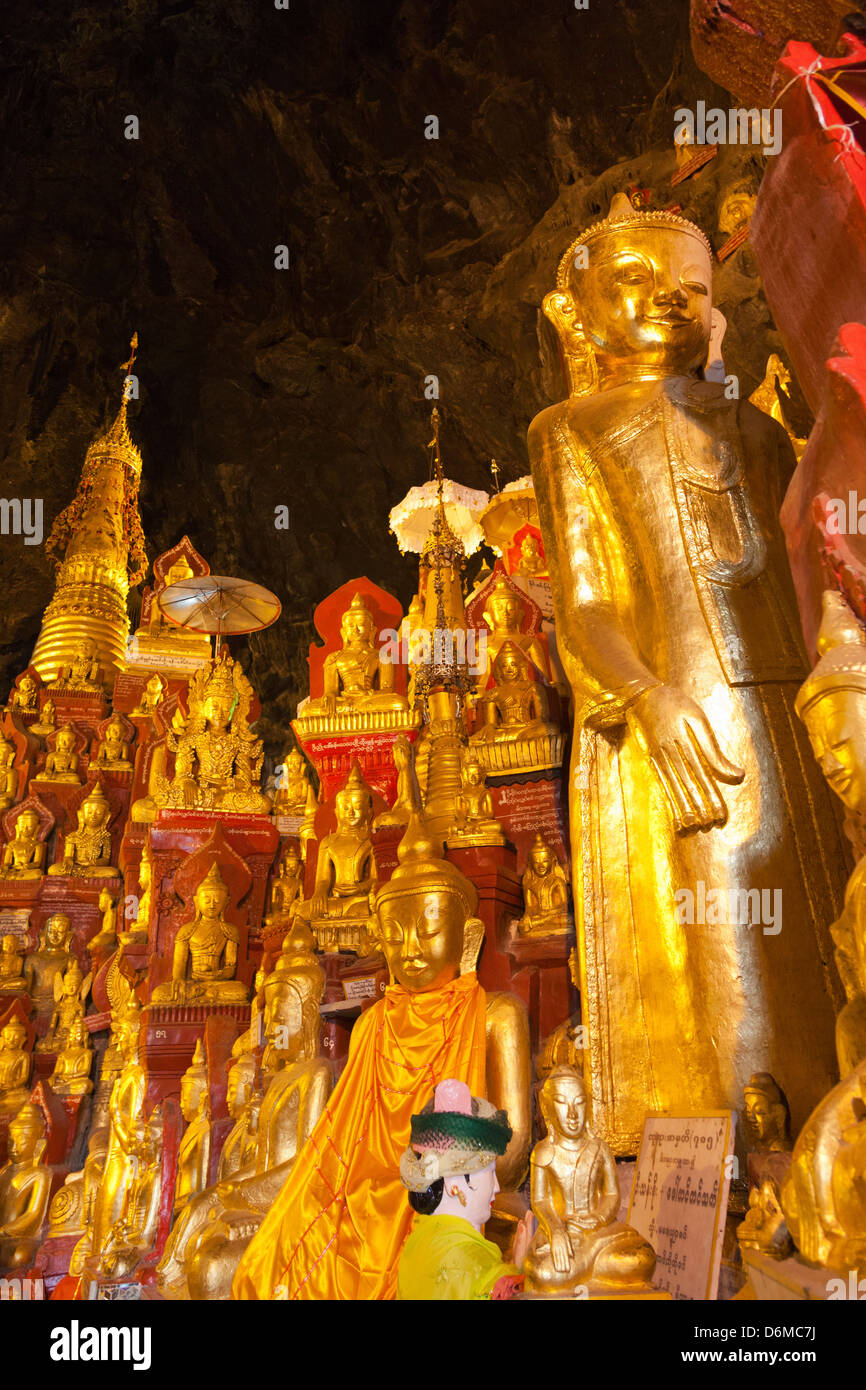 Il buddista fantastiche grotte di Pindaya, Myanmar 15 Foto Stock