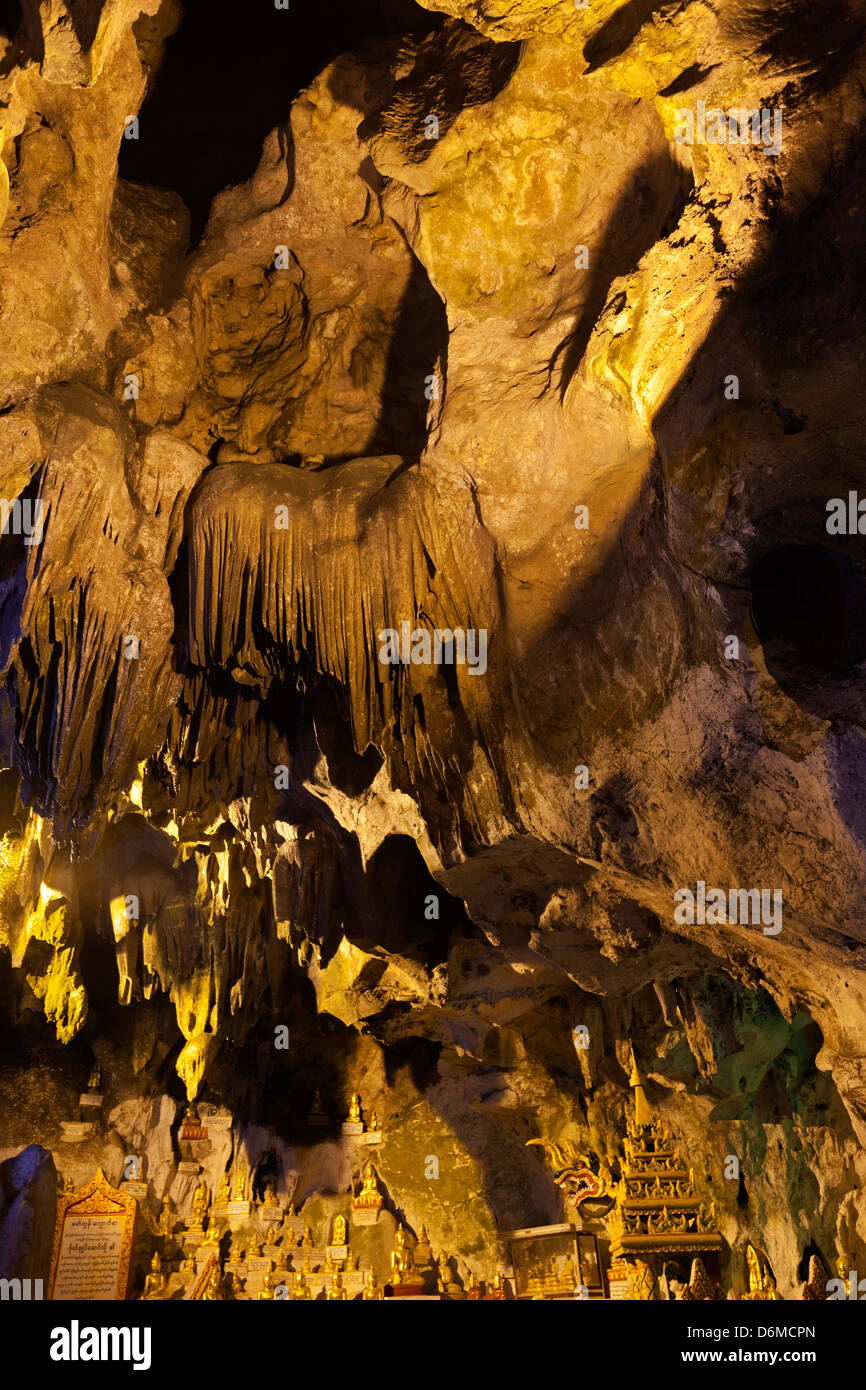 Il buddista fantastiche grotte di Pindaya, Myanmar 28 Foto Stock