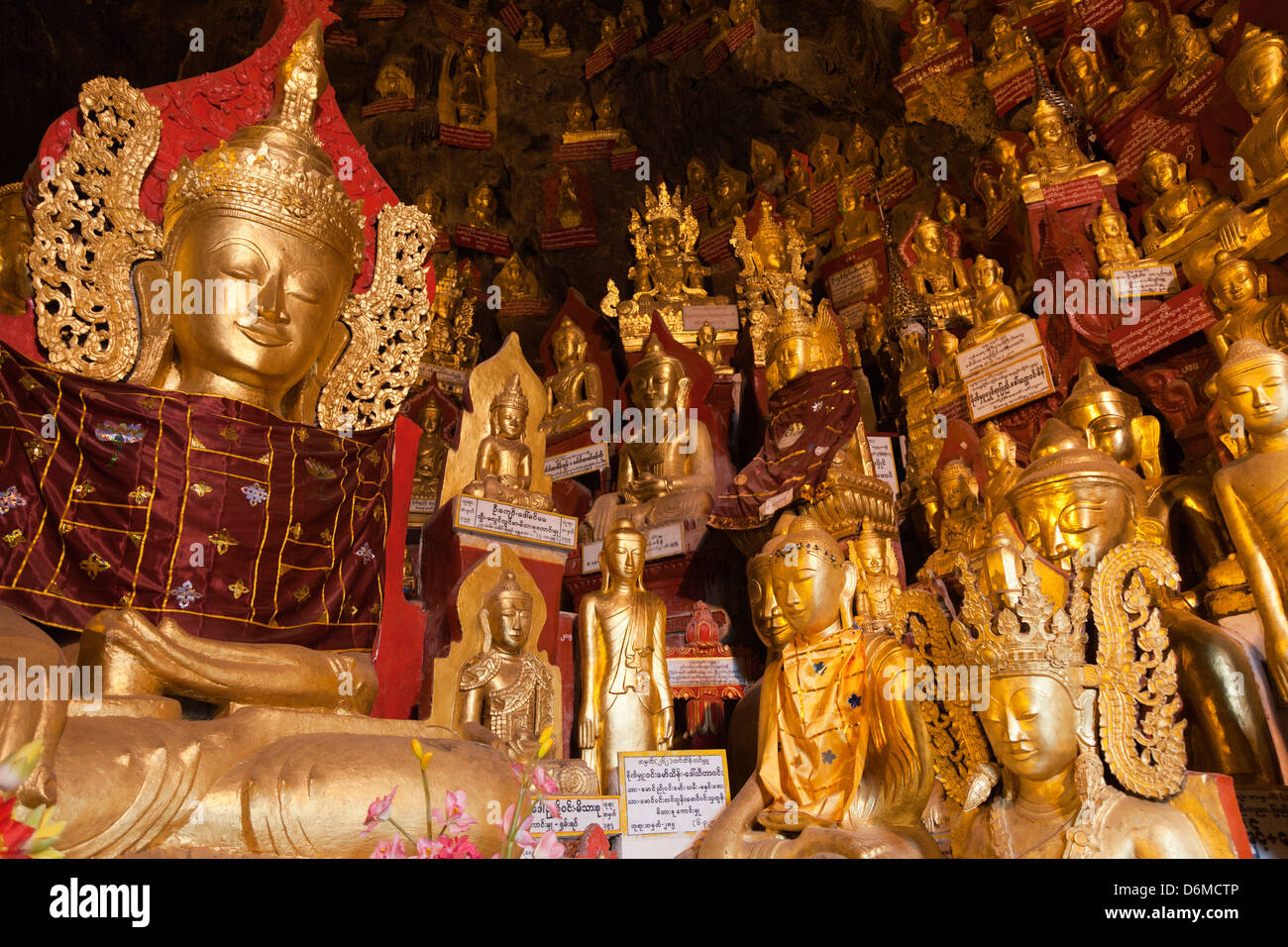 Il buddista fantastiche grotte di Pindaya, Myanmar Foto Stock