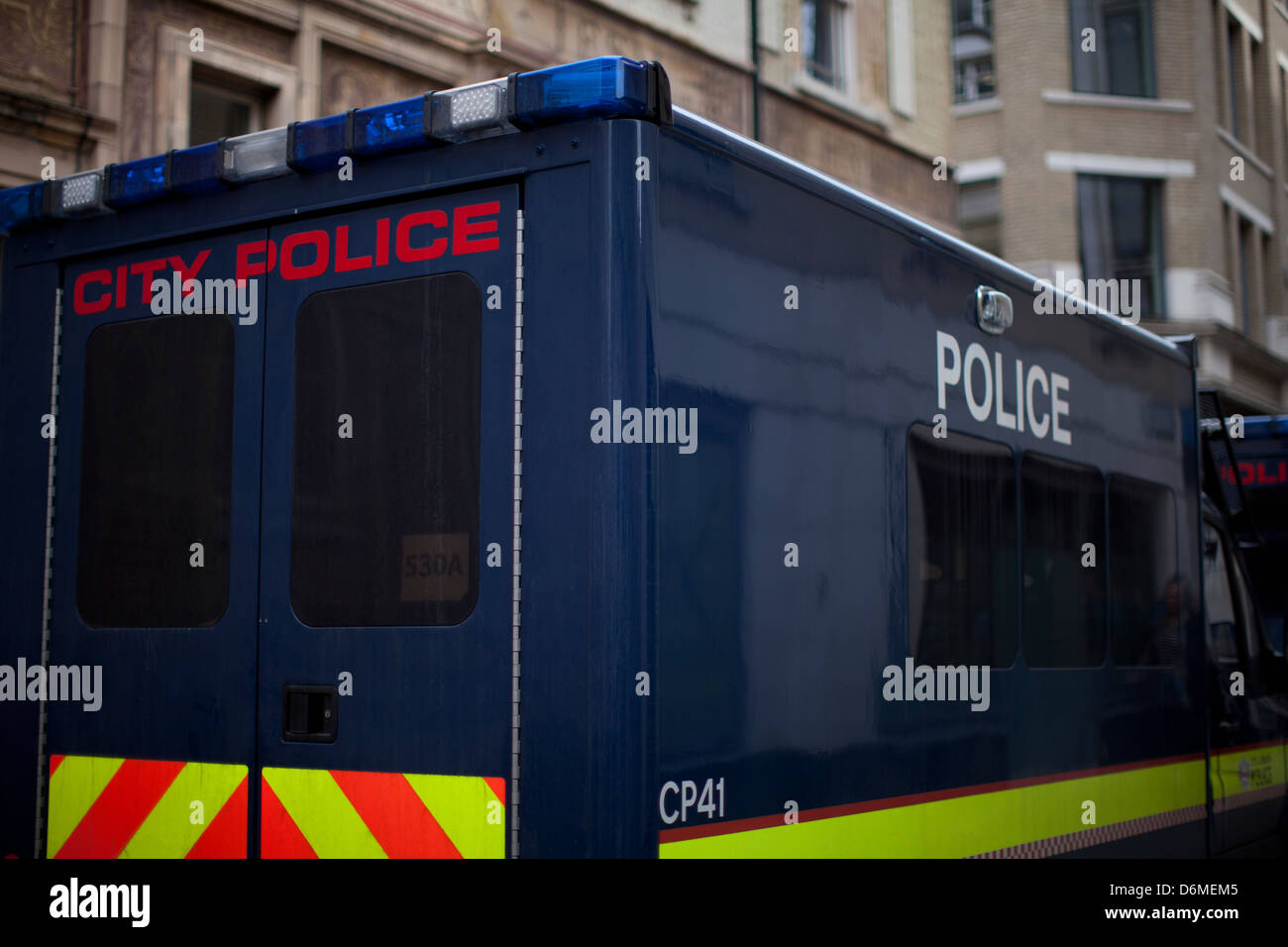 La polizia di Londra carro con digital signage Foto Stock