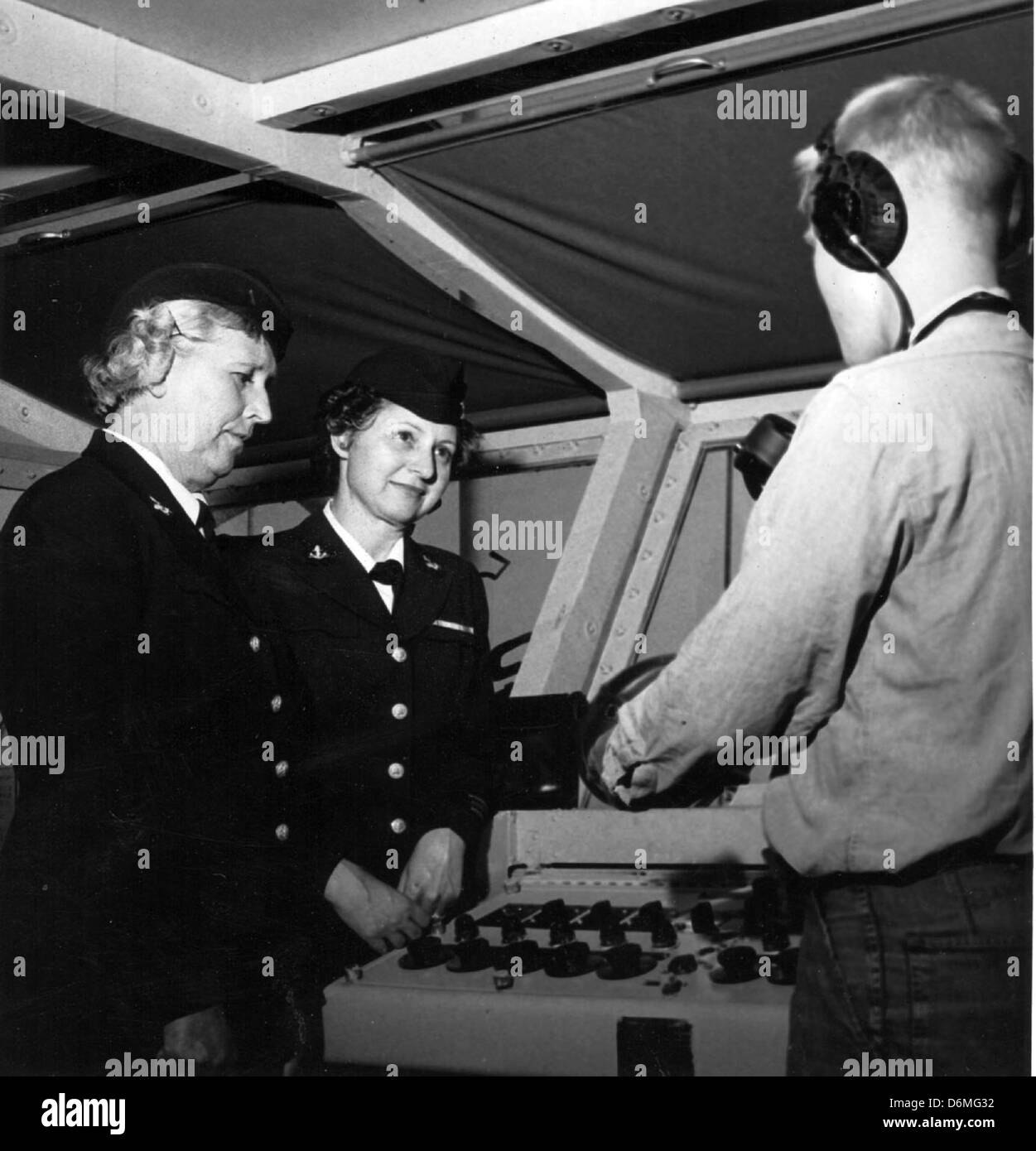 Zilda Decarlo fu una figura di spicco nella prima tecnologia delle onde radio, in particolare nel settore navale. Il suo lavoro contribuì al progresso delle tecnologie di comunicazione utilizzate dalla marina durante il XX secolo. Foto Stock