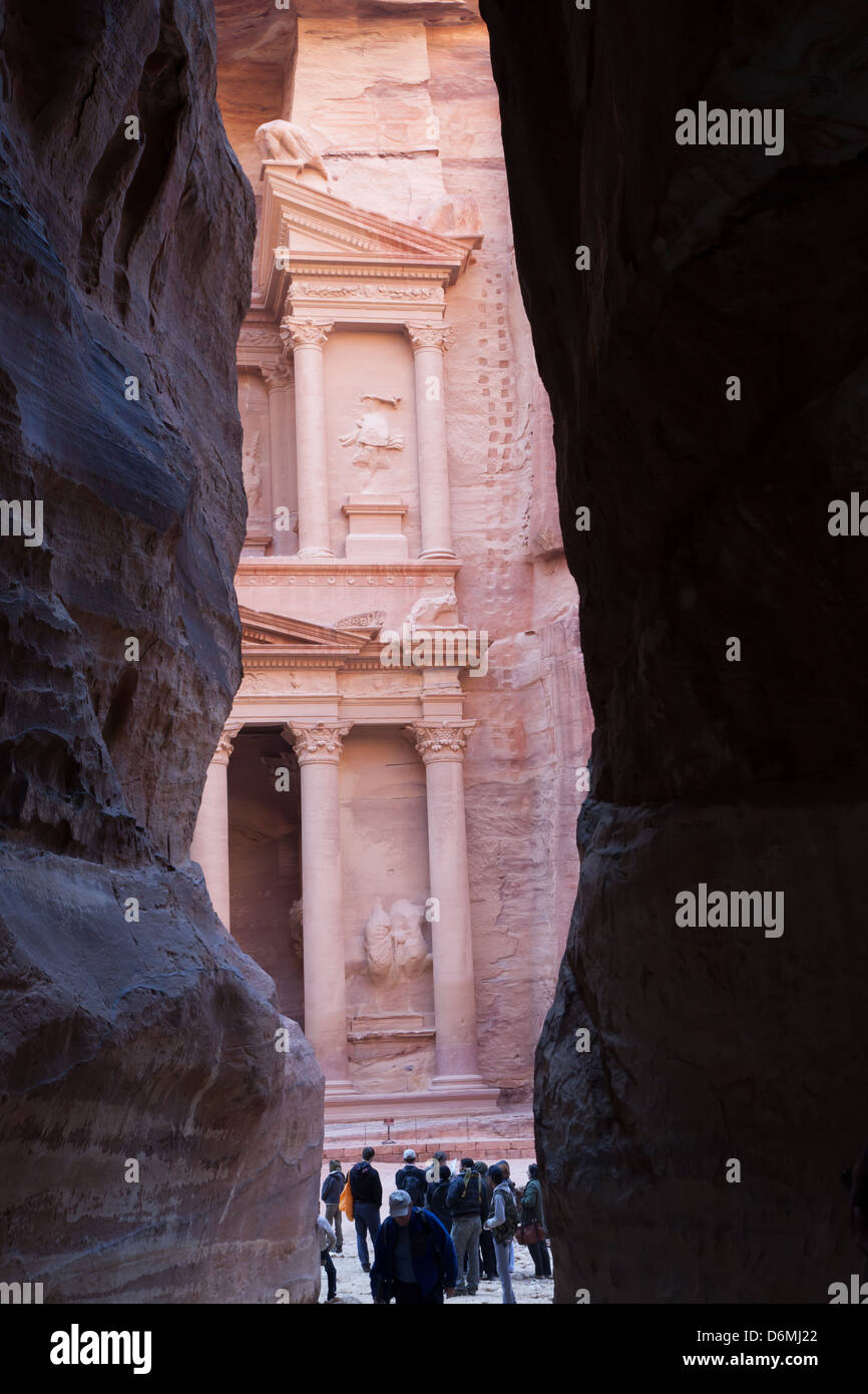 Petra, Giordania un primo secolo città perduta nel medio oriente. Scolpito in pietra rossa, la città è ideale per i viaggiatori avventura Foto Stock