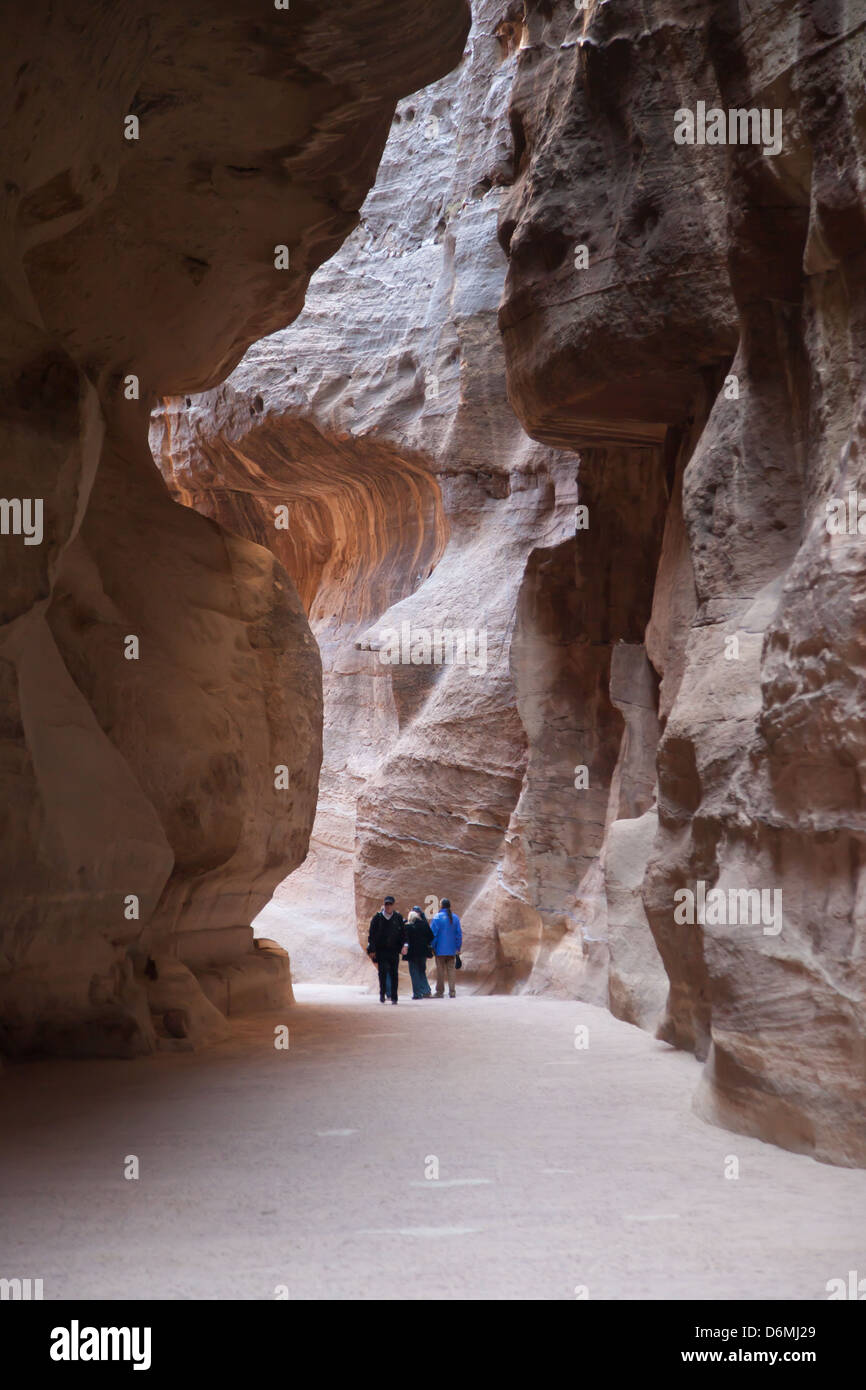 Petra, Giordania un primo secolo città perduta nel medio oriente. Scolpito in pietra rossa, la città è ideale per i viaggiatori avventura Foto Stock