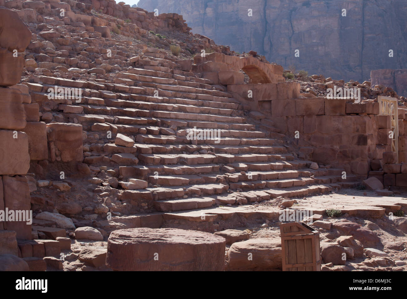 Petra, Giordania un primo secolo città perduta nel medio oriente. Scolpito in pietra rossa, la città è ideale per i viaggiatori avventura Foto Stock