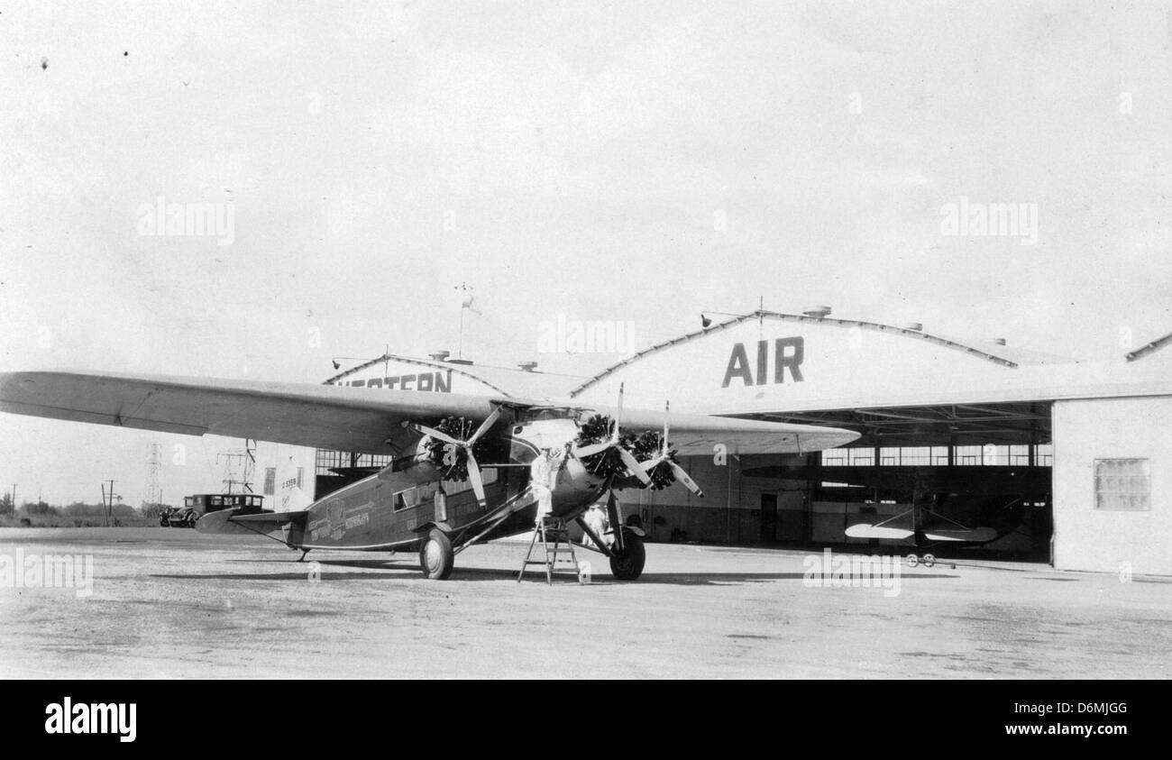 Il Fokker F-10 fu un aereo di linea pionieristico utilizzato dalla Western Air Express negli anni '1920 Fu uno dei primi aerei commerciali in grado di operare voli di linea, segnando un significativo progresso nello sviluppo dell'aviazione commerciale statunitense. Foto Stock