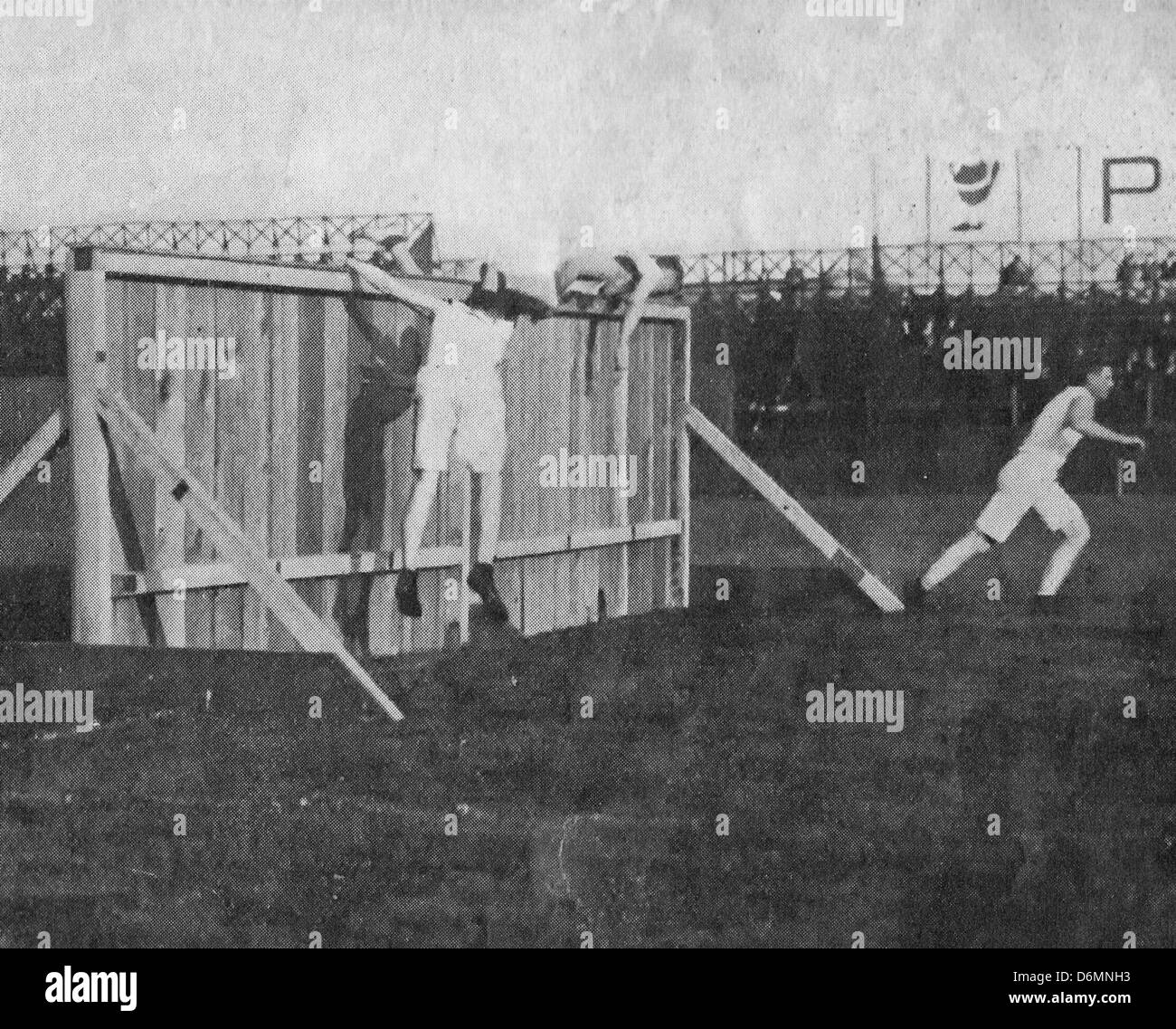 Nel caso in cui il funzionario di grassi non ha avuto alcuna possibilità - brioso corsa a ostacoli alla St Louis forza di polizia del campo Giorno, 1912 Foto Stock
