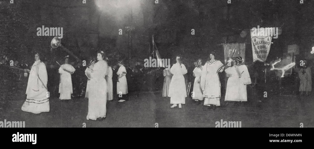 Donne americane Suffragists più imponente dimostrazione - tempo di notte voti per le donne parade di New York City, 1912 Foto Stock