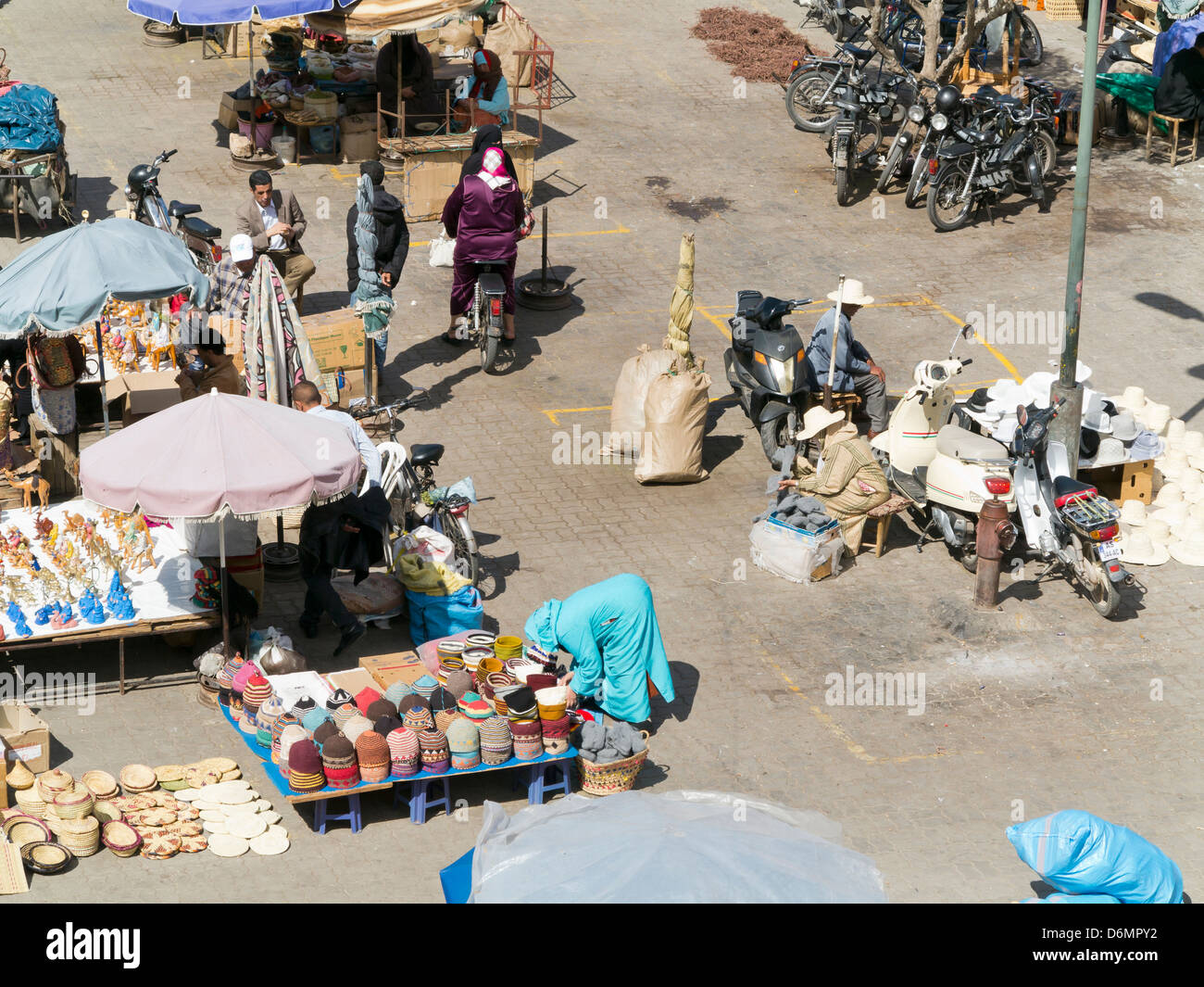 Mercato berbero vicino ai seguenti luoghi di interesse: Djemaa el Fna, Marrakech , Marocco , il Nord Africa Foto Stock