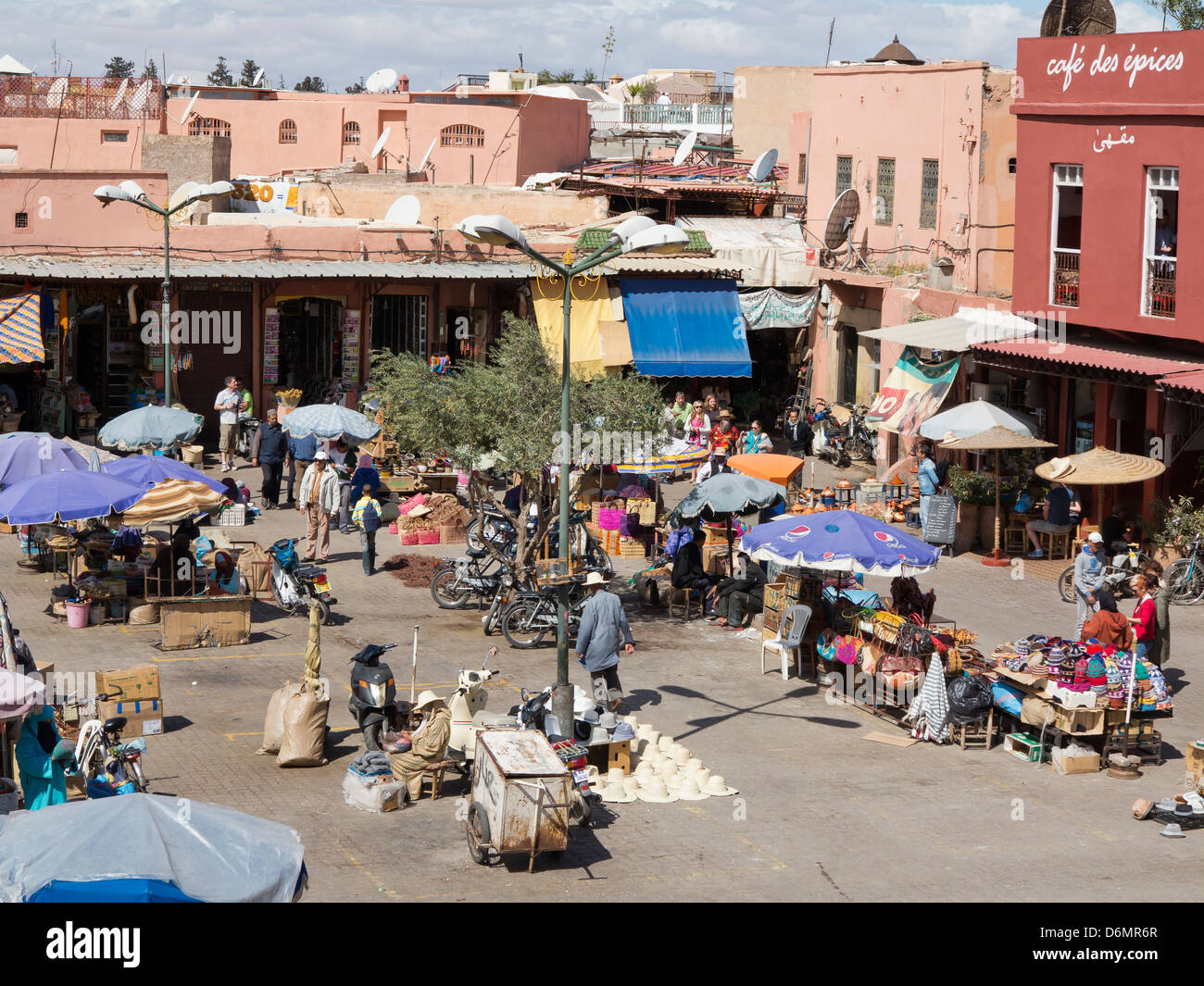 Mercato berbero vicino ai seguenti luoghi di interesse: Djemaa el Fna, Marrakech , Marocco , il Nord Africa Foto Stock