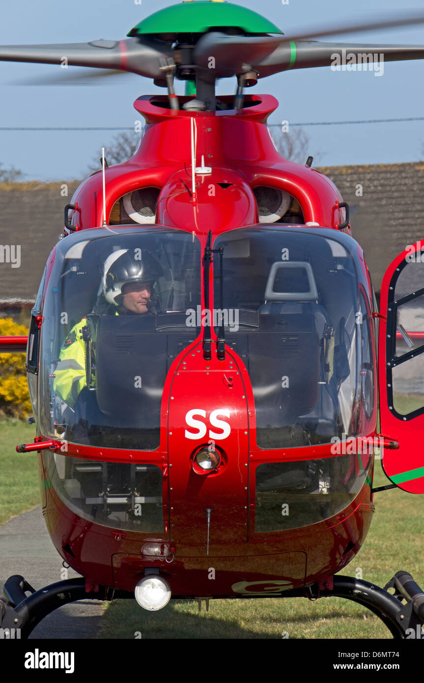 Air Ambulance Amlwch Anglesey North Wales UK. A Amlwch park. G-WASS Bond Galles Air Ambulance Foto Stock