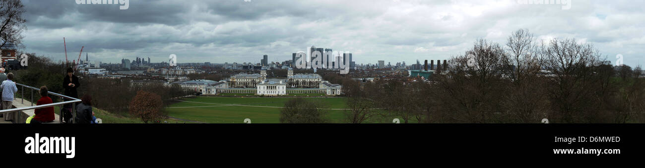 Paesaggio urbano del centro di Londra Greenwich parkcanary wharf quanry panorama cielo tempestoso vista raccolta dal Royal Observatory di persone Foto Stock