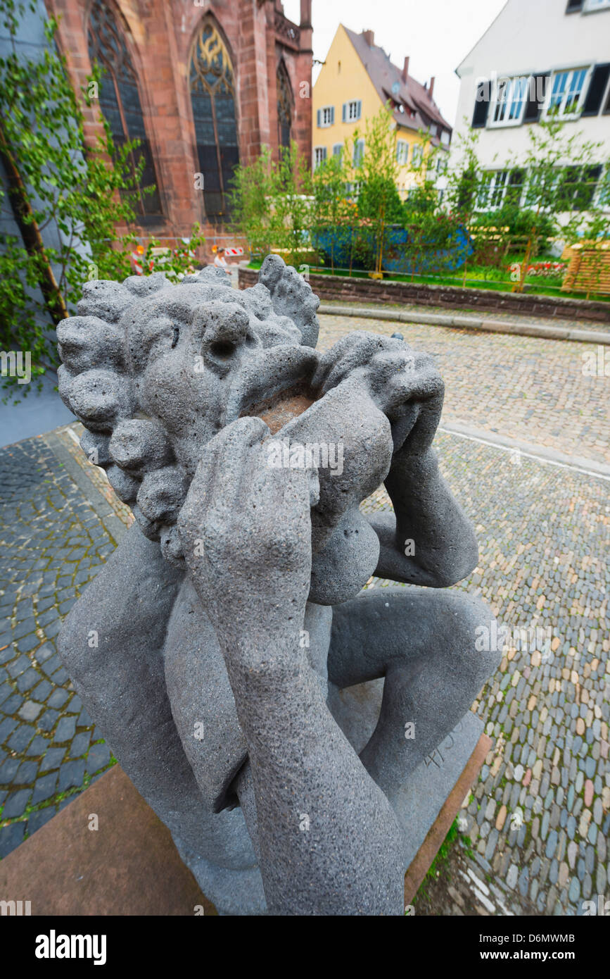 Gargoyle statua al di fuori di una Stone Mason, Freiburg, Baden-Württemberg, Germania, Europa Foto Stock