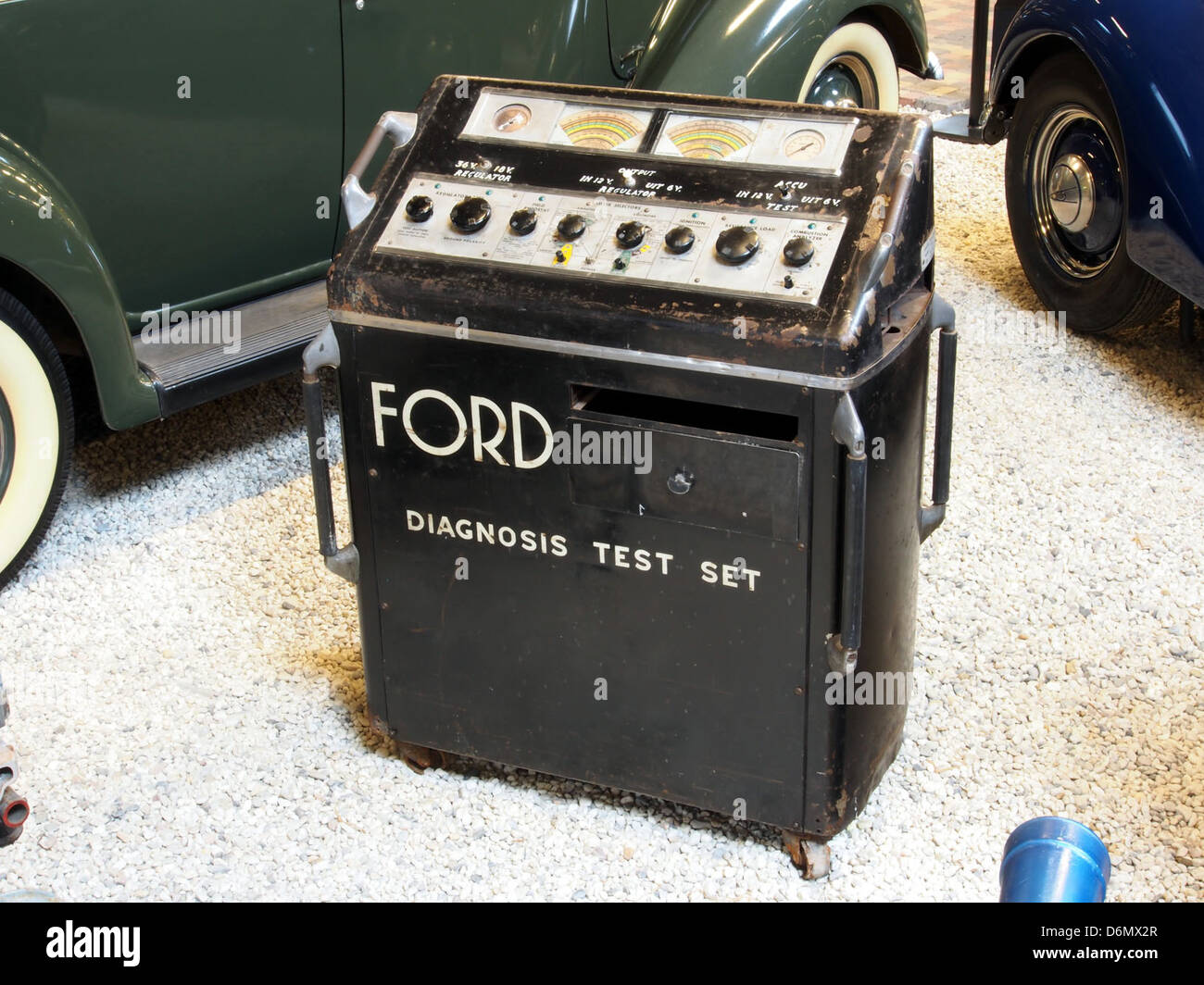 Il set di test diagnostici Ford è uno strumento essenziale per la diagnostica del veicolo, che consente ai tecnici di valutare e risolvere i problemi relativi ai vari sistemi del veicolo. È parte integrante dell'impegno di Ford per le prestazioni e l'affidabilità del veicolo. Foto Stock