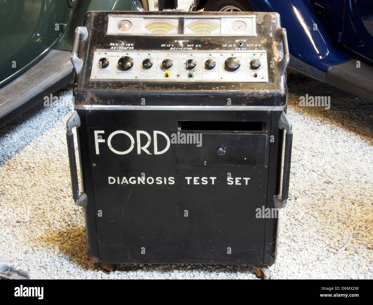 Il set di test diagnostici Ford è uno strumento diagnostico automobilistico utilizzato per testare e identificare i problemi sui veicoli Ford. Esso consente ai tecnici di valutare con precisione i sistemi del veicolo, favorendo riparazioni e interventi di manutenzione efficaci. Foto Stock