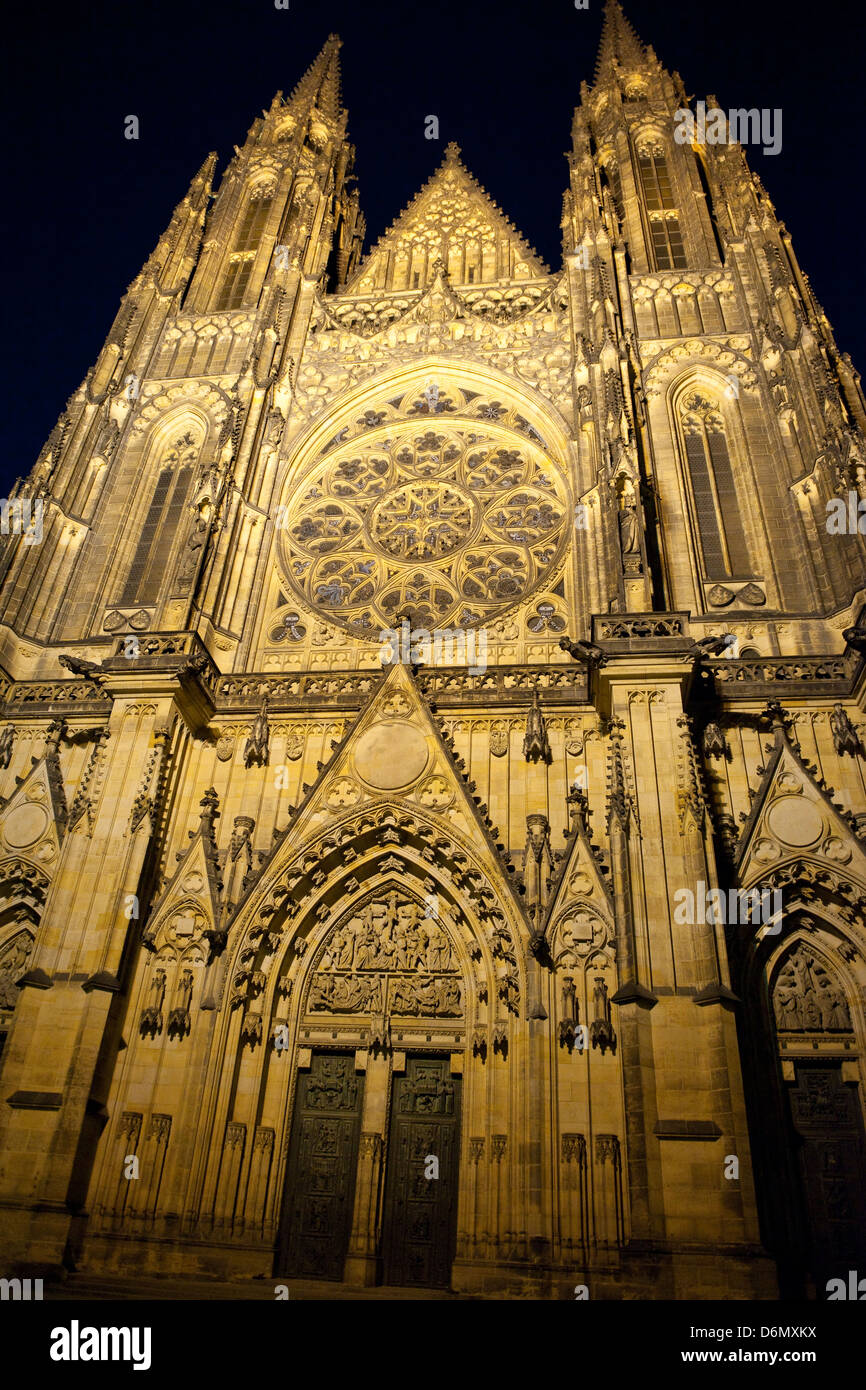 Porte e la facciata della Cattedrale di San Vito, Praga Foto Stock
