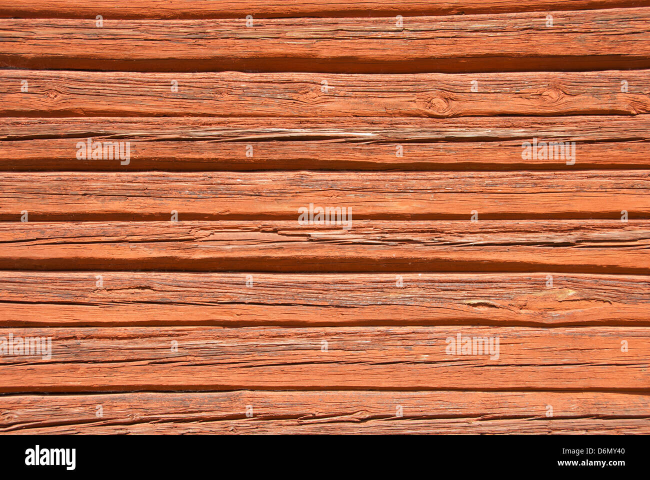 Pareti in legno di una casa dipinta con tradizionale Falu svedese di colore rosso. Foto Stock