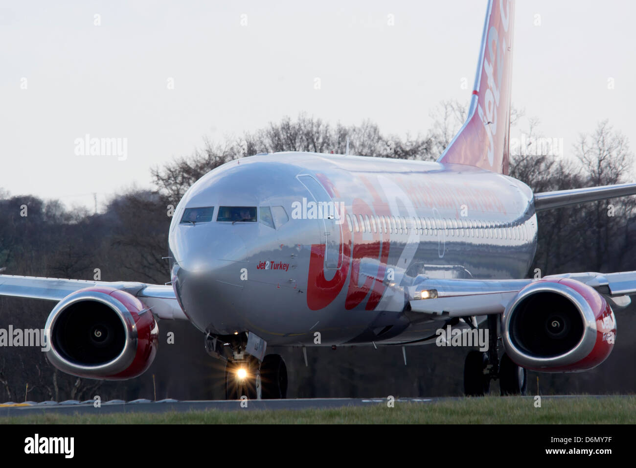 Jet2 piano passeggero in partenza Leeds Bradford Airport Foto Stock