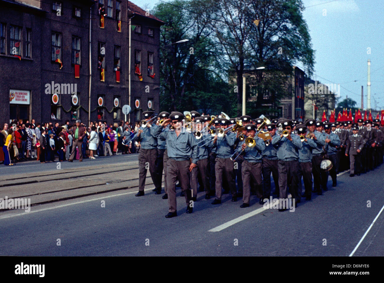 Gotha, Germania orientale, popolare orchestra di polizia in parata per la 1200th anniversario della città di Gotha Foto Stock