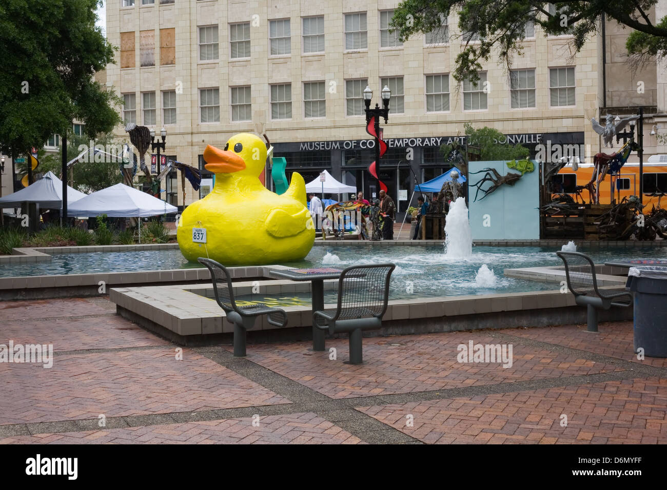 "Sgt. Quackers" da Jenny Hager UNF animare gli spazi di classe a orlare Plaza - entrata in una scintilla 2013 Festival Crowdfunding Foto Stock