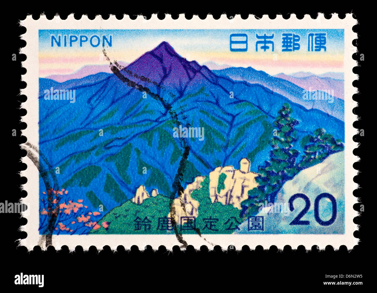 Francobollo dal Giappone raffiguranti Mt. Kamagatake, rilasciati per Suzuka quasi-National Park. Foto Stock