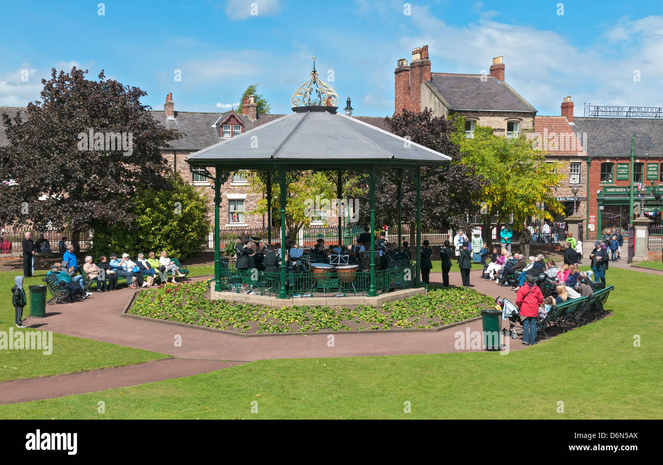 Gran Bretagna, Beamish, Nord dell Inghilterra Open-Air museo vivente di storia, la città, concerto di banda Foto Stock