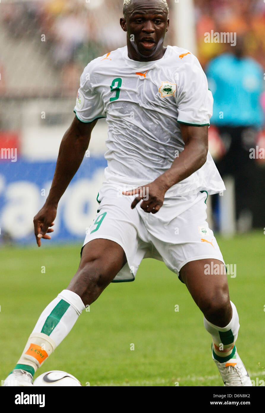 STOCCARDA, GERMANIA - 16 GIUGNO: Arouna Kone della Costa d'Avorio in azione durante la partita del gruppo C della Coppa del mondo FIFA contro l'Olanda alla Mercedes-Benz Arena il 16 giugno 2006 a Stoccarda, Germania. Solo per uso editoriale. (Fotografia di Jonathan Paul Larsen / Diadem Images) Foto Stock