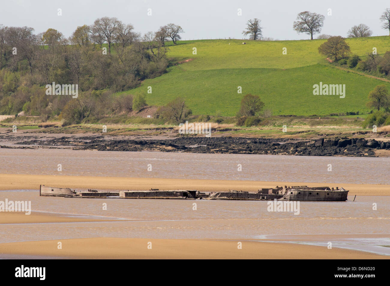 Rimane del Arkendale H e H Wastdale nel fiume Severn. Le cisterne che si sono scontrate in 1960, demolendo il ponte ferroviario. Foto Stock