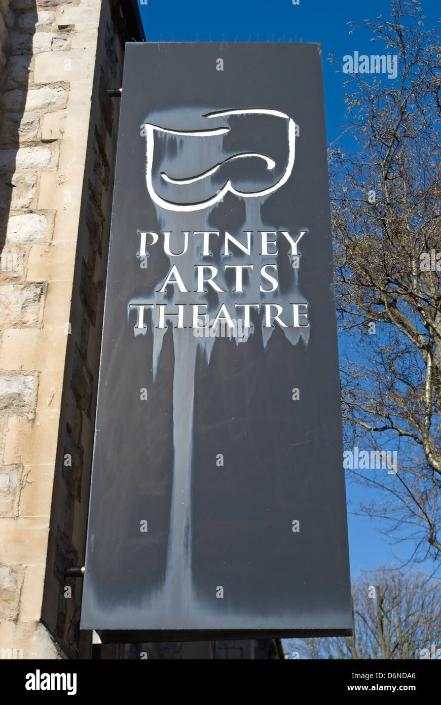 Segno di banner per Putney Arts Theater, Putney, a sud-ovest di Londra - Inghilterra Foto Stock