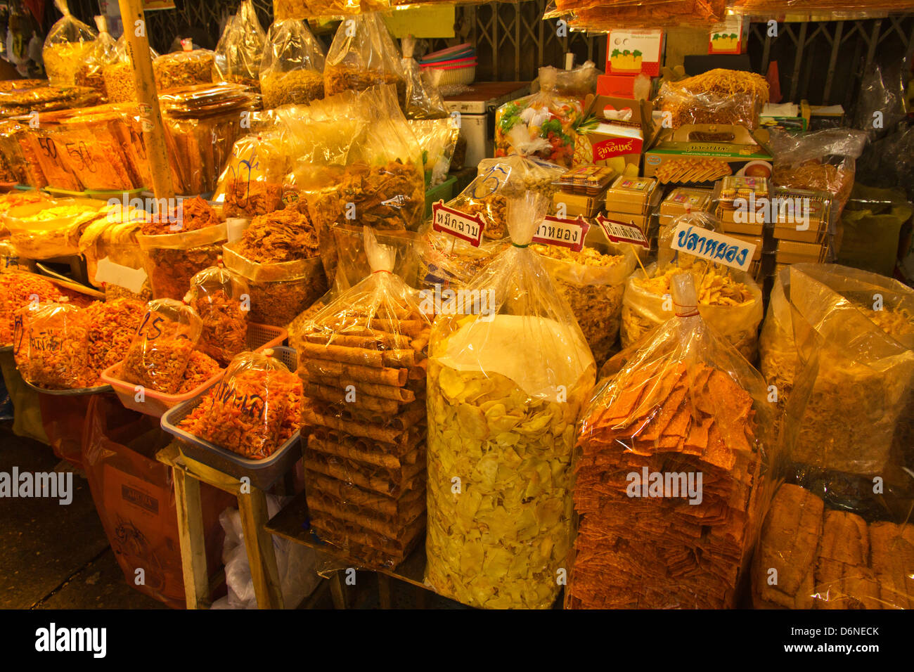 Alimenti secchi, Pasta, Riso snack, biscotti, gamberi, Foto Stock