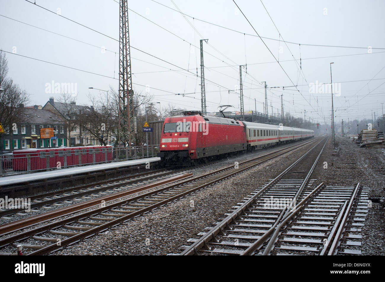 Intercity (IC) treni passeggeri Solingen in Germania Foto Stock