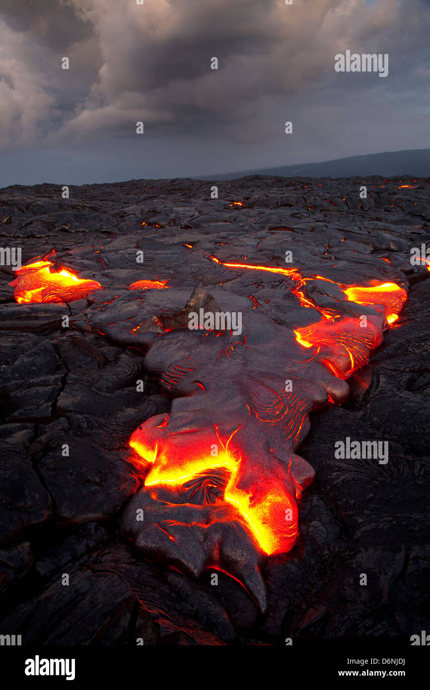 Il flusso di lava dal vulcano Kilauea's Puu Oo sfiato vicino all punto Hakuma, Isola delle Hawaii (Big Island), Hawaii ,USA Foto Stock