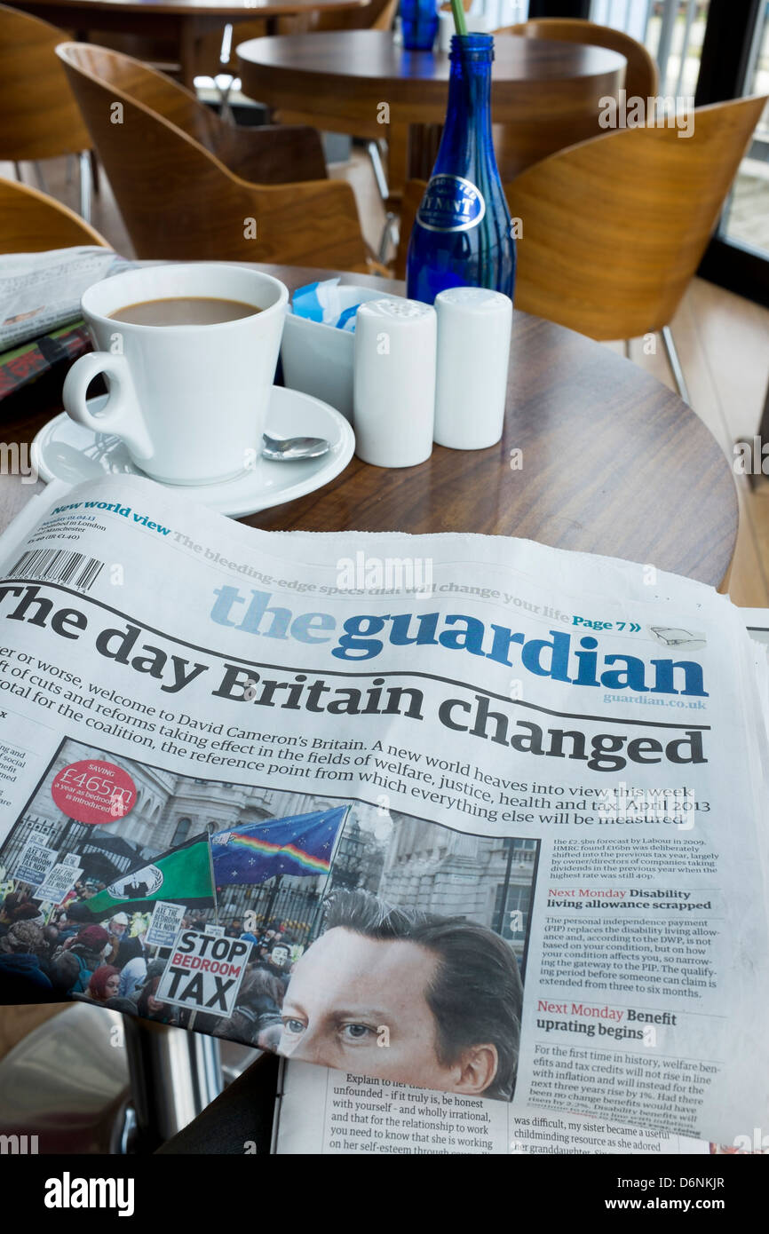 Prima pagina dei giornali del Guardian, UK broadsheet giornale, Caffetteria, Caffè 1 Aprile 2013 Foto Stock