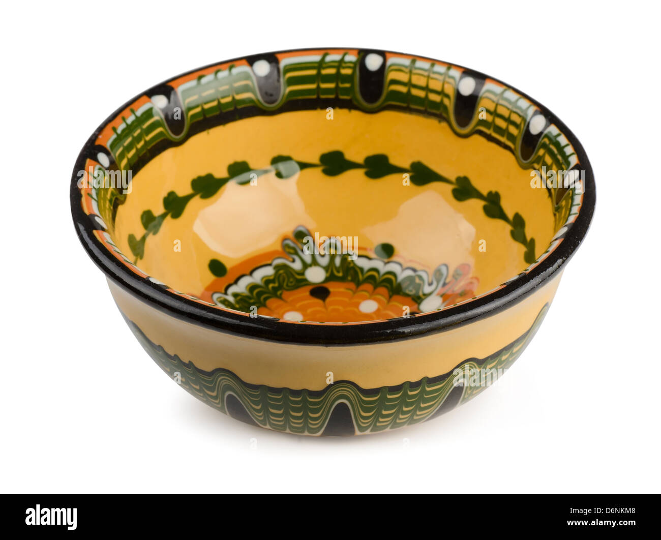 Decorazioni tradizionali dei Balcani la coppa in ceramica isolata su bianco Foto Stock