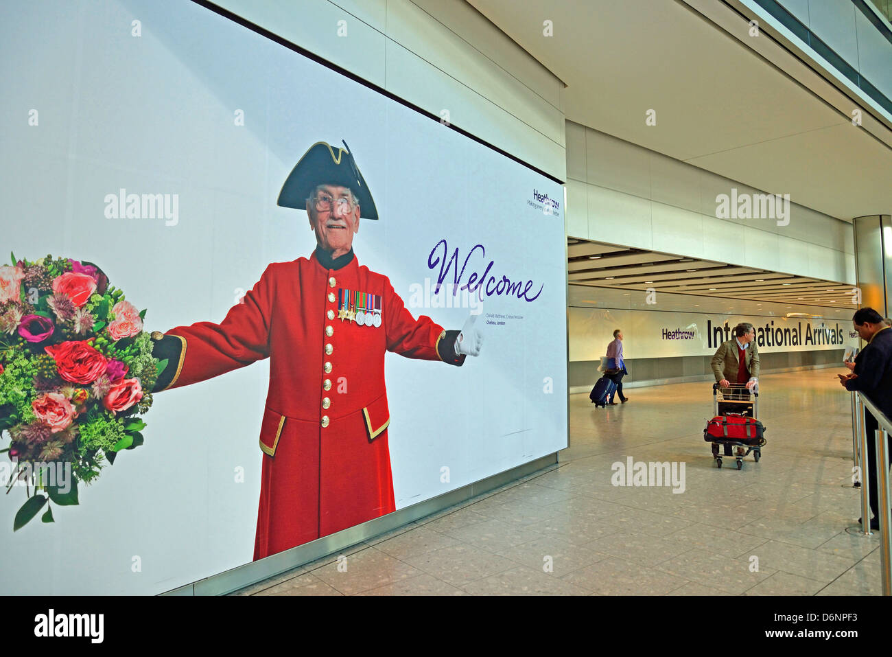 International Hall Arrivi al Terminal 5 di Heathrow Airport. London Borough of Hounslow, Greater London, England, Regno Unito Foto Stock