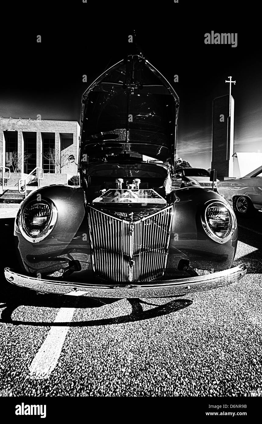 Immagine in bianco e nero degli antichi auto presso l'auto show. Foto Stock