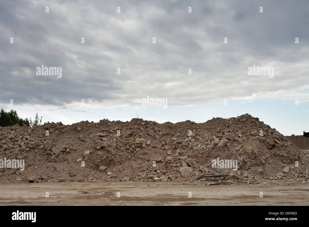 Berlino, Germania, cumuli di macerie sui terreni della demolita fabbrica Freudenberg Foto Stock