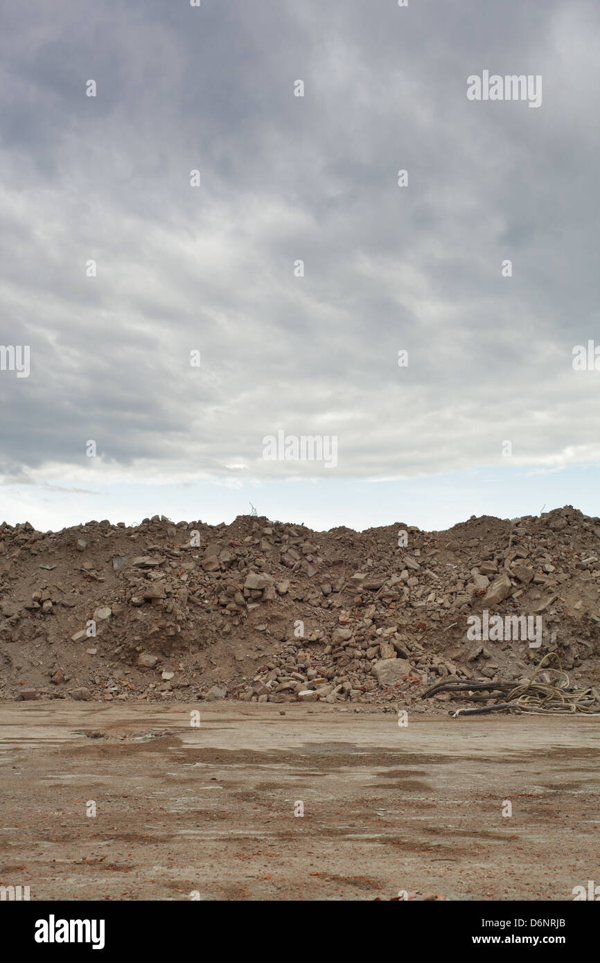Berlino, Germania, cumuli di macerie sui terreni della demolita fabbrica Freudenberg Foto Stock