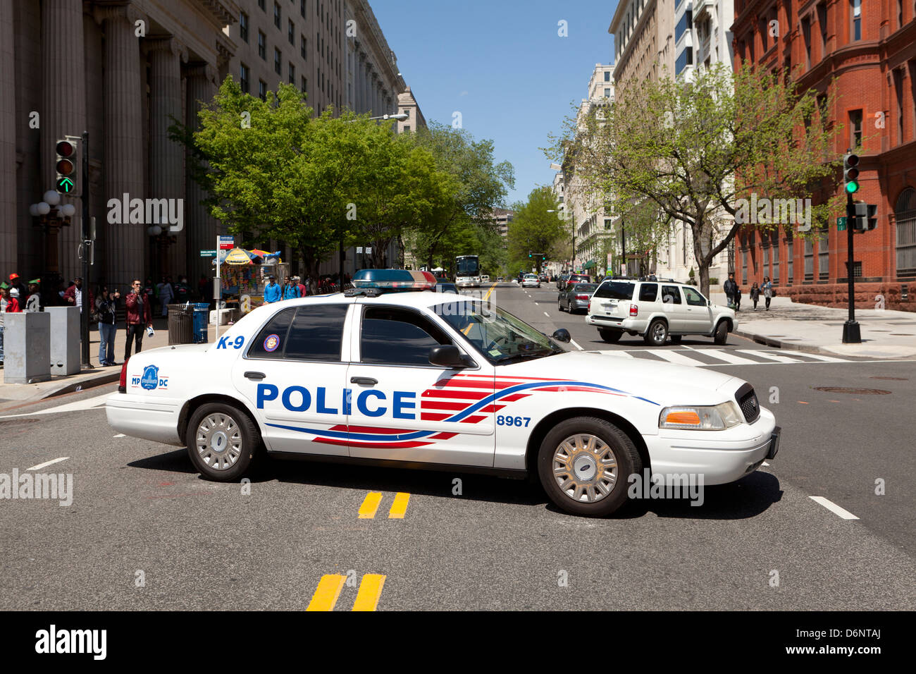 Auto della polizia blocca il traffico della strada - Washington DC, Stati Uniti d'America Foto Stock