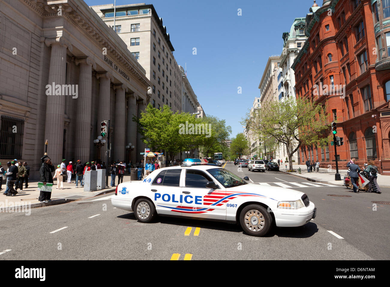 Auto della polizia blocca il traffico della strada - Washington DC, Stati Uniti d'America Foto Stock