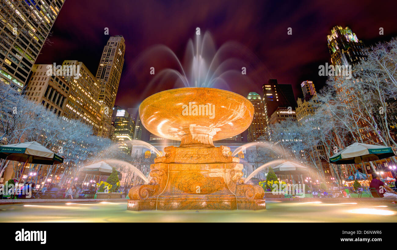 Fontana nel Bryant Park di New York City. Foto Stock