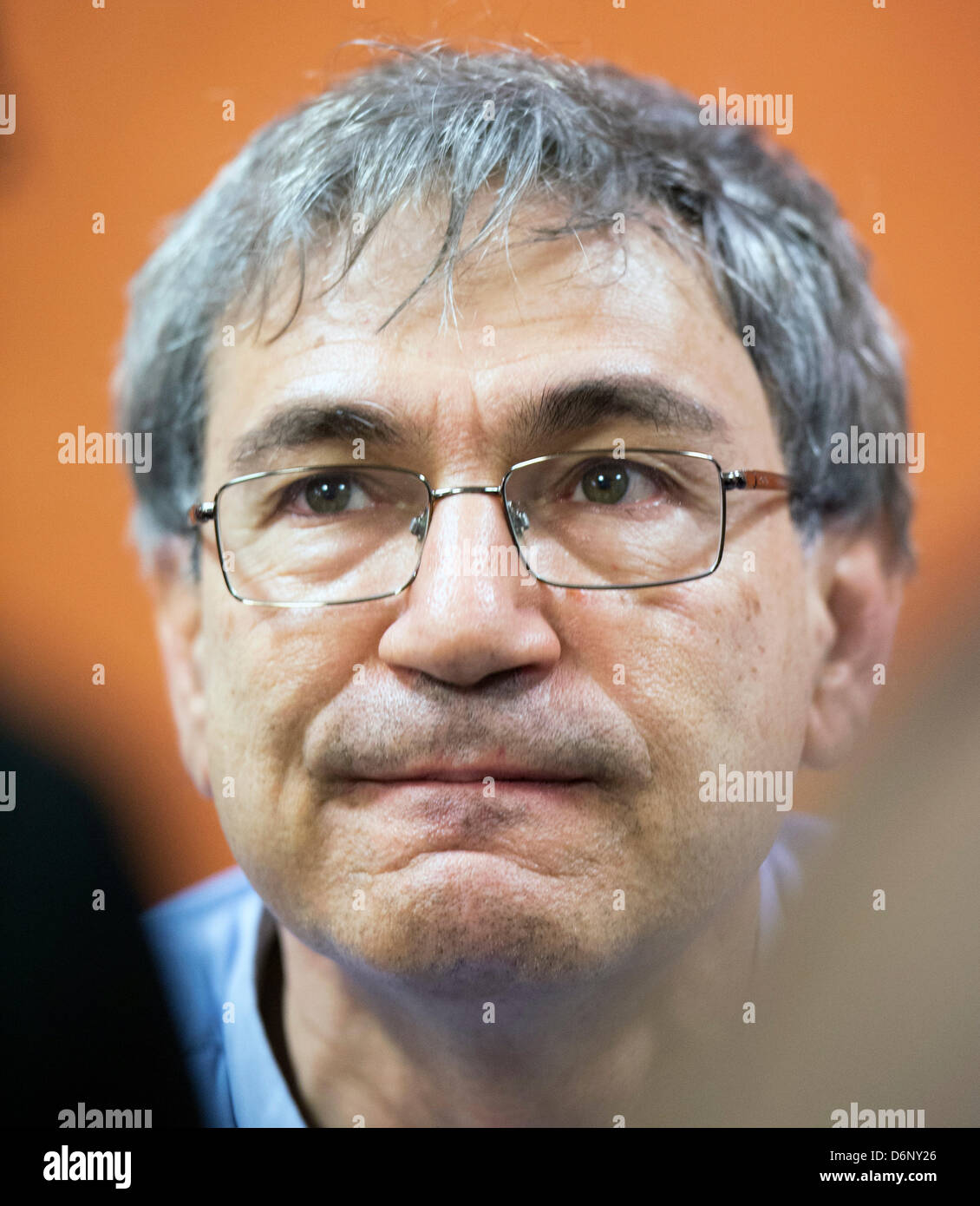 Bagno turco vincitore del Premio Nobel autore Orhan Pamuk è visto durante un libro firma a Praga Repubblica Ceca, Aprile 19, 2013. (CTK foto/Michal Dolezal) Foto Stock