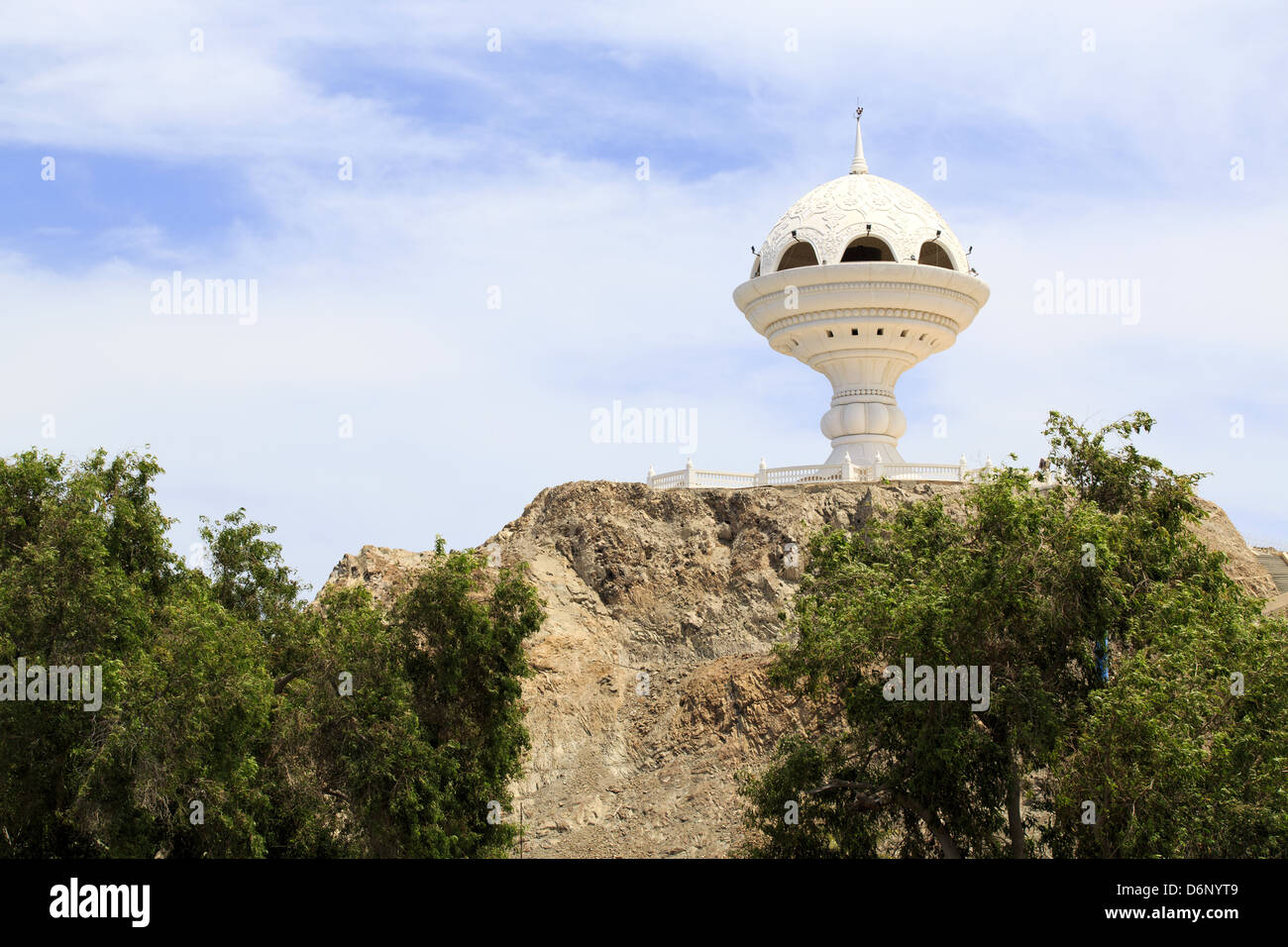 Monumento Riyam, gigante bruciatore di incenso - paesaggio, in Mutrah, Muscat Oman, Medio Oriente Foto Stock