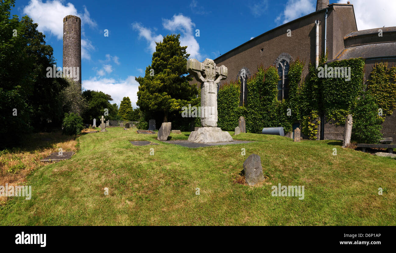 Round Tower & alta Croce Kells, nella contea di Meath Foto Stock