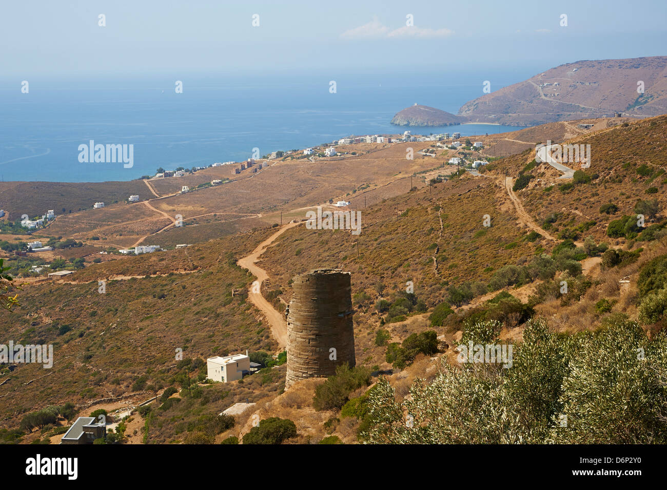 Torre ellenica, Agios Petros, Isola di Andros, Cicladi, isole greche, Grecia, Europa Foto Stock